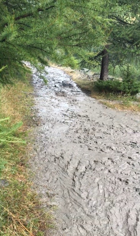 La piste transformee en torrent 1